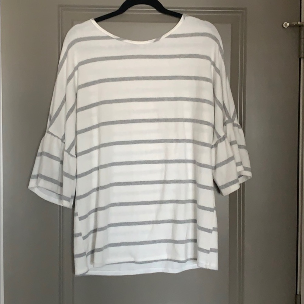 Striped 3/4 sleeve sweater
